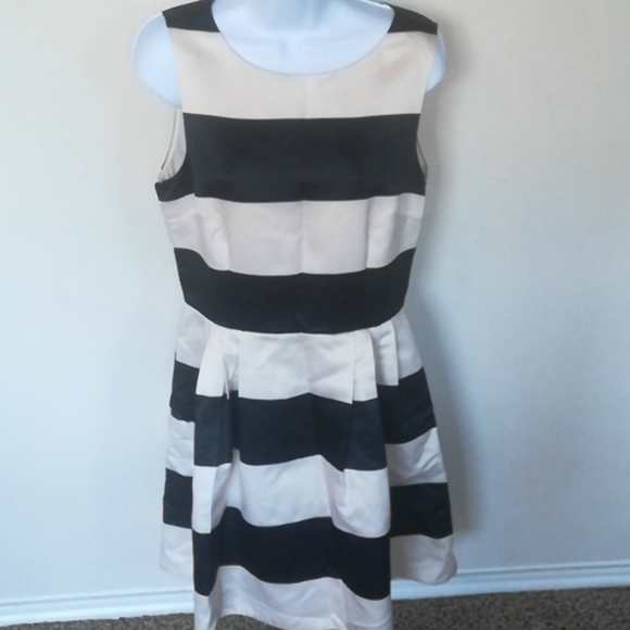 CeCe | Black and Cream Dress - Picture 2 of 4